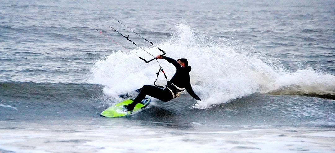 Slates the bay being gay, Loco Zombie Kite Board Action from Northumberland | Loco Surfing
