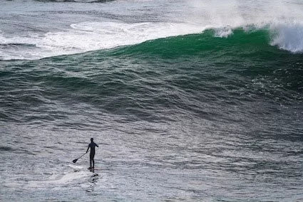 Winter paddle surfing