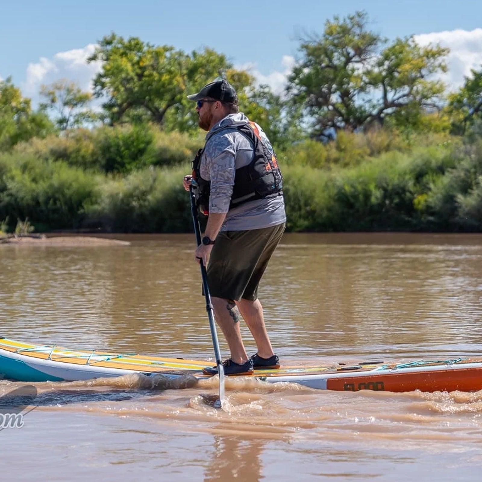 cheap paddleboard bending in the middle 